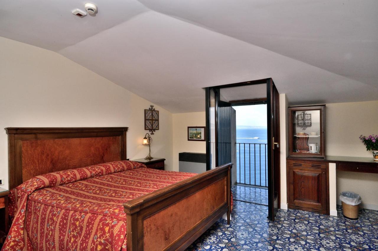 Hotel La Tonnarella Сорренто Экстерьер фото